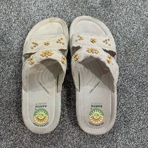 Earth Spirit leather willow sandal in cream.